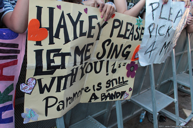 Paramore | Paramoren fanien viestejä bändille.